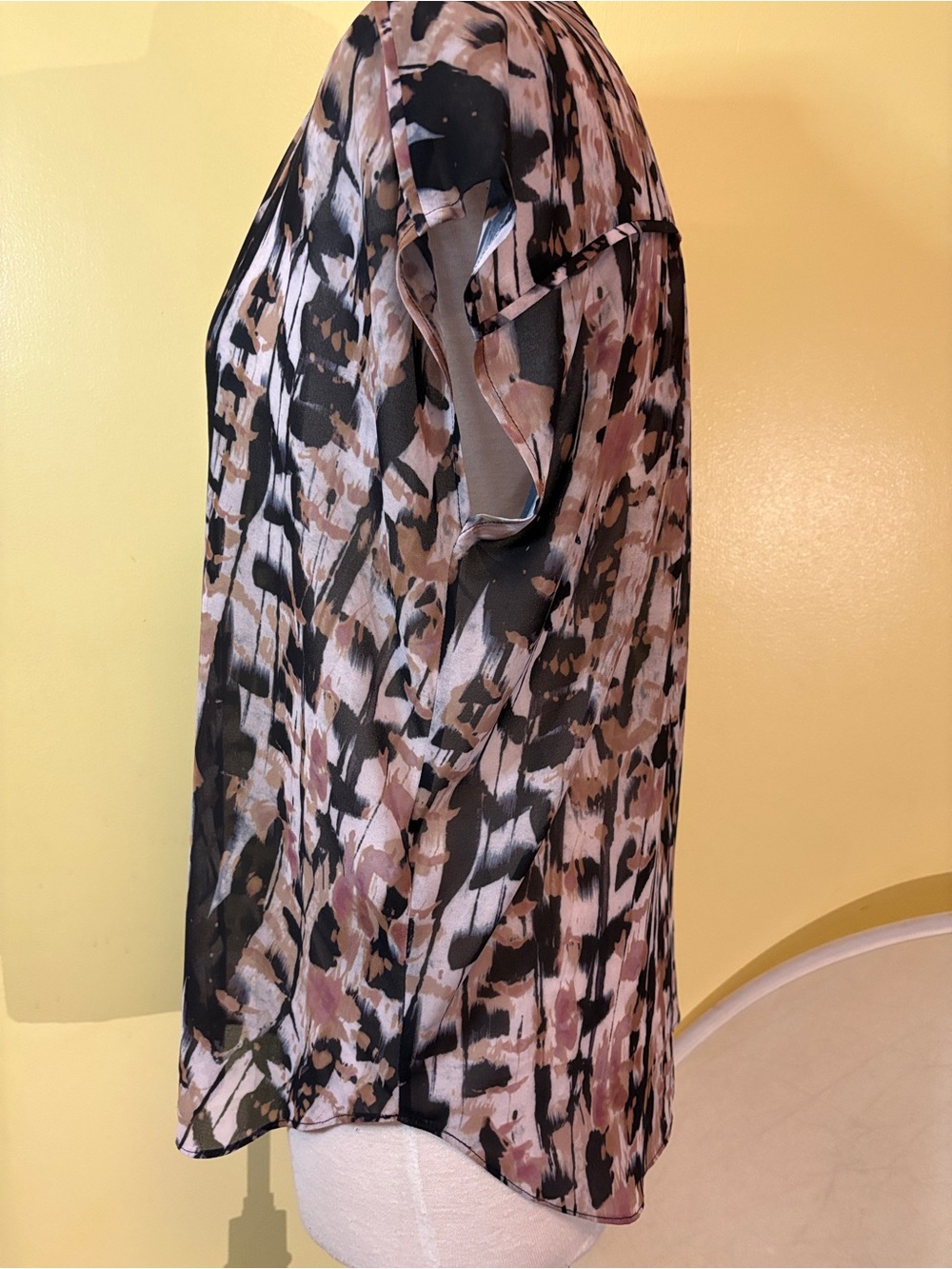 Reiss Abstract V-Neck Cap Sleeve Blouse - Pink, Black, Cream - Picture 5 of 11